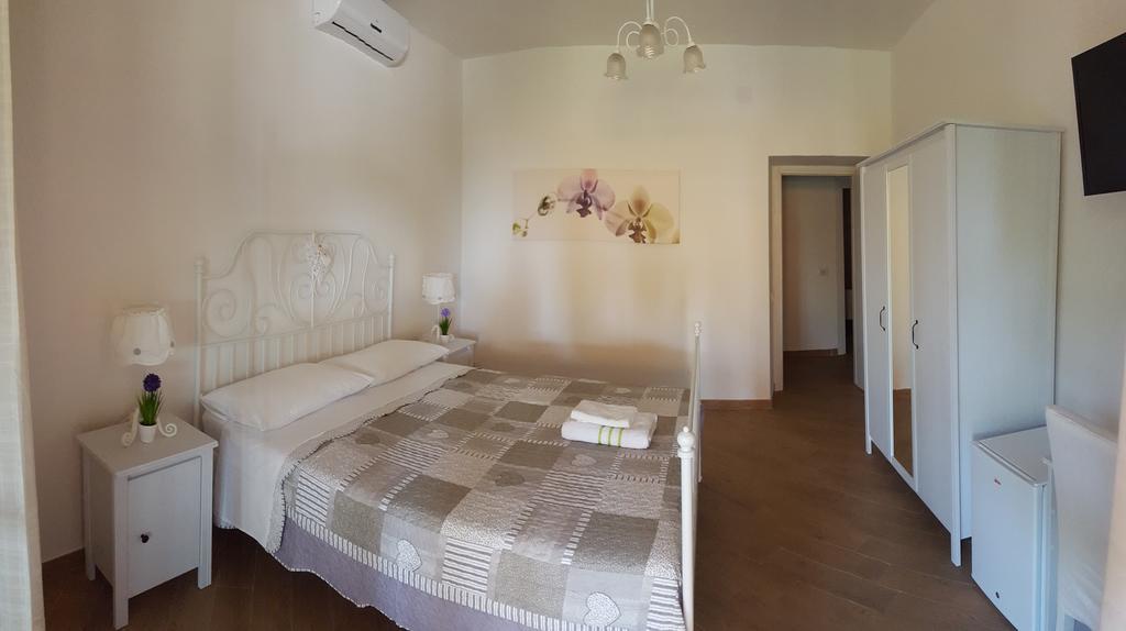 Bed And Breakfast La Corte Degli Ulivi Civitavecchia Pokój zdjęcie