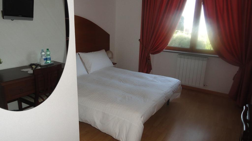 Bed And Breakfast La Corte Degli Ulivi Civitavecchia Pokój zdjęcie